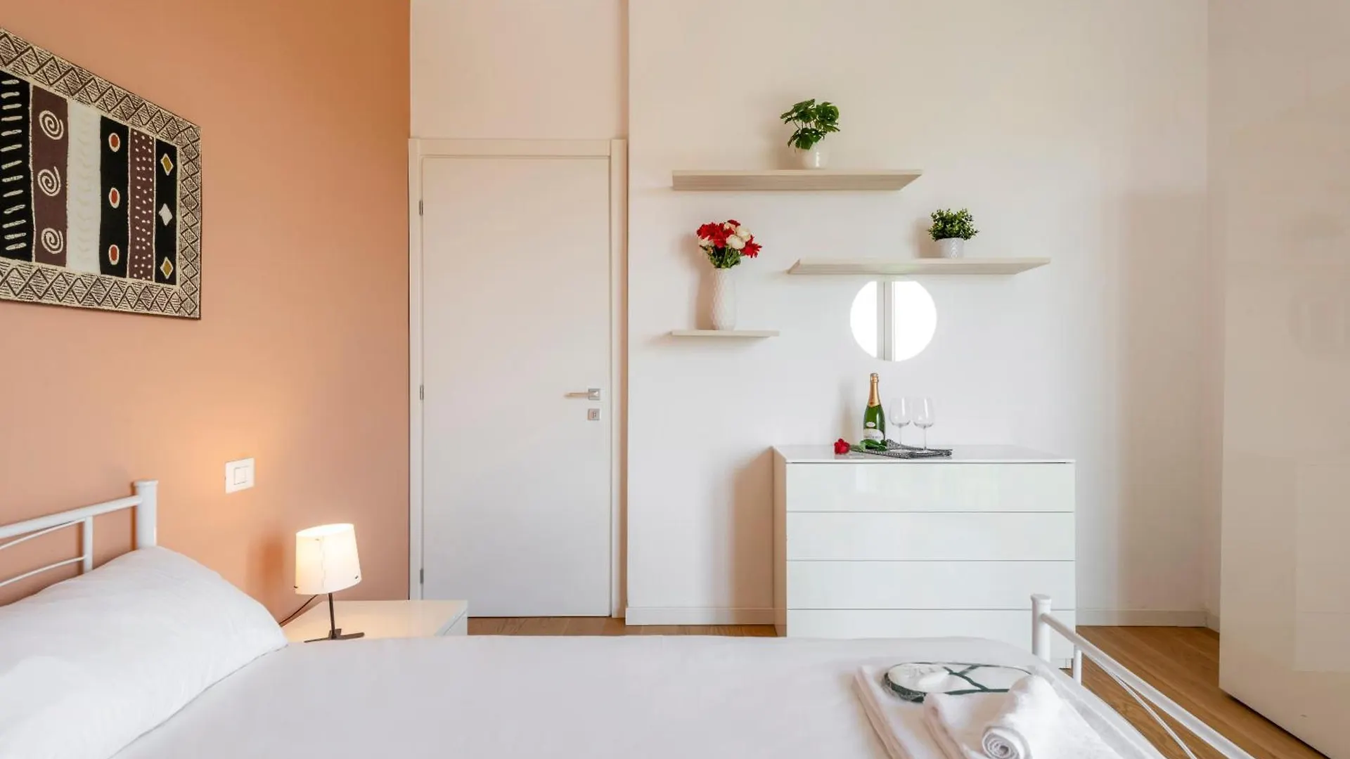 Omodeo, 19 - Ampio E Panoramico Lägenhet Milano